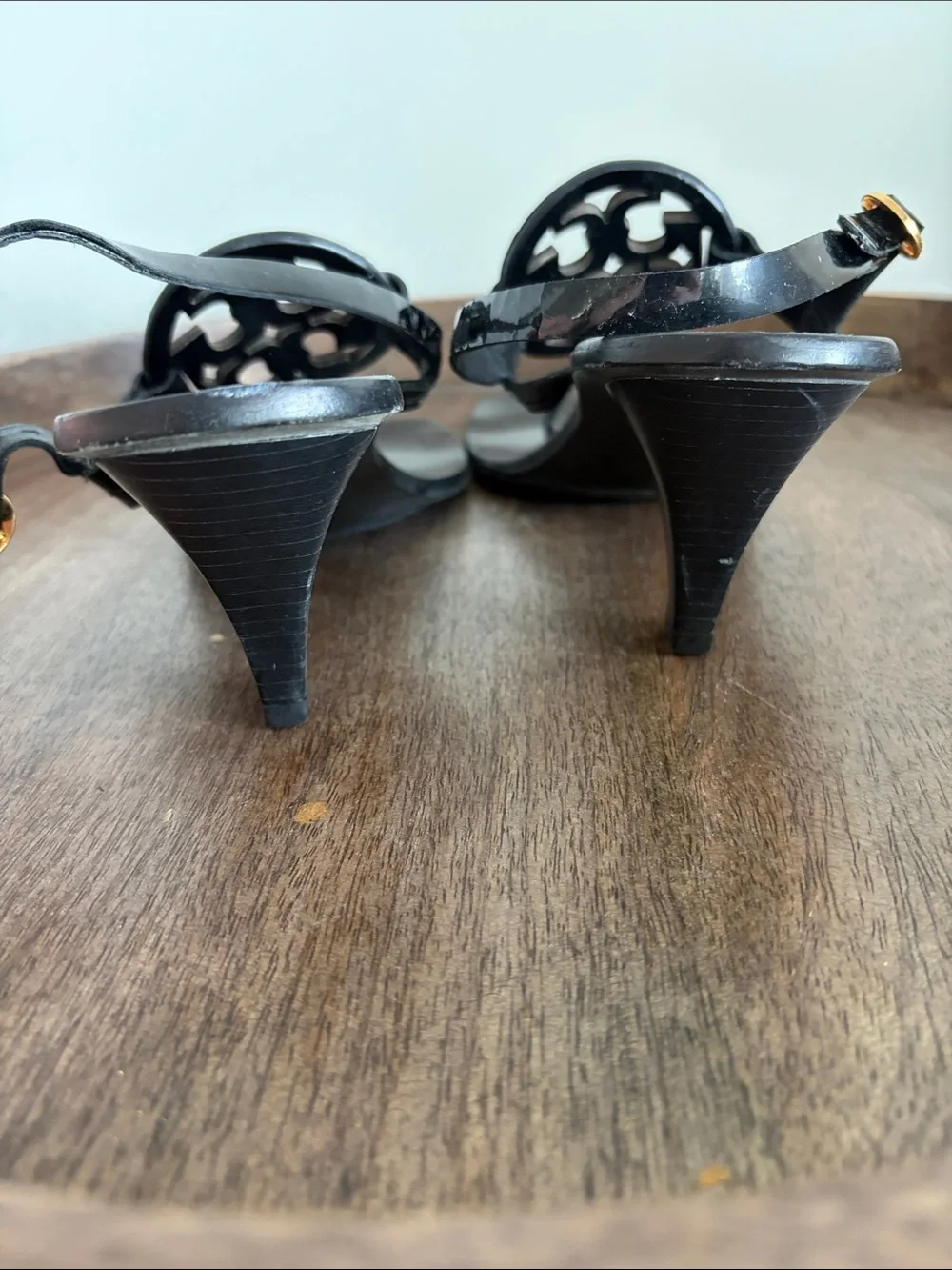 Tory Burch Black Patent Leather Logo Thong Kitten Heel Sandals